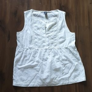 Sleeveless white detailed blouse from GAP